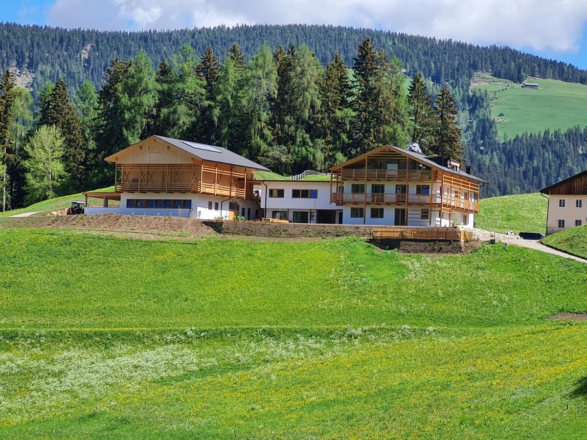 Biohof Untergroeber Apartamento Braies  Exterior foto