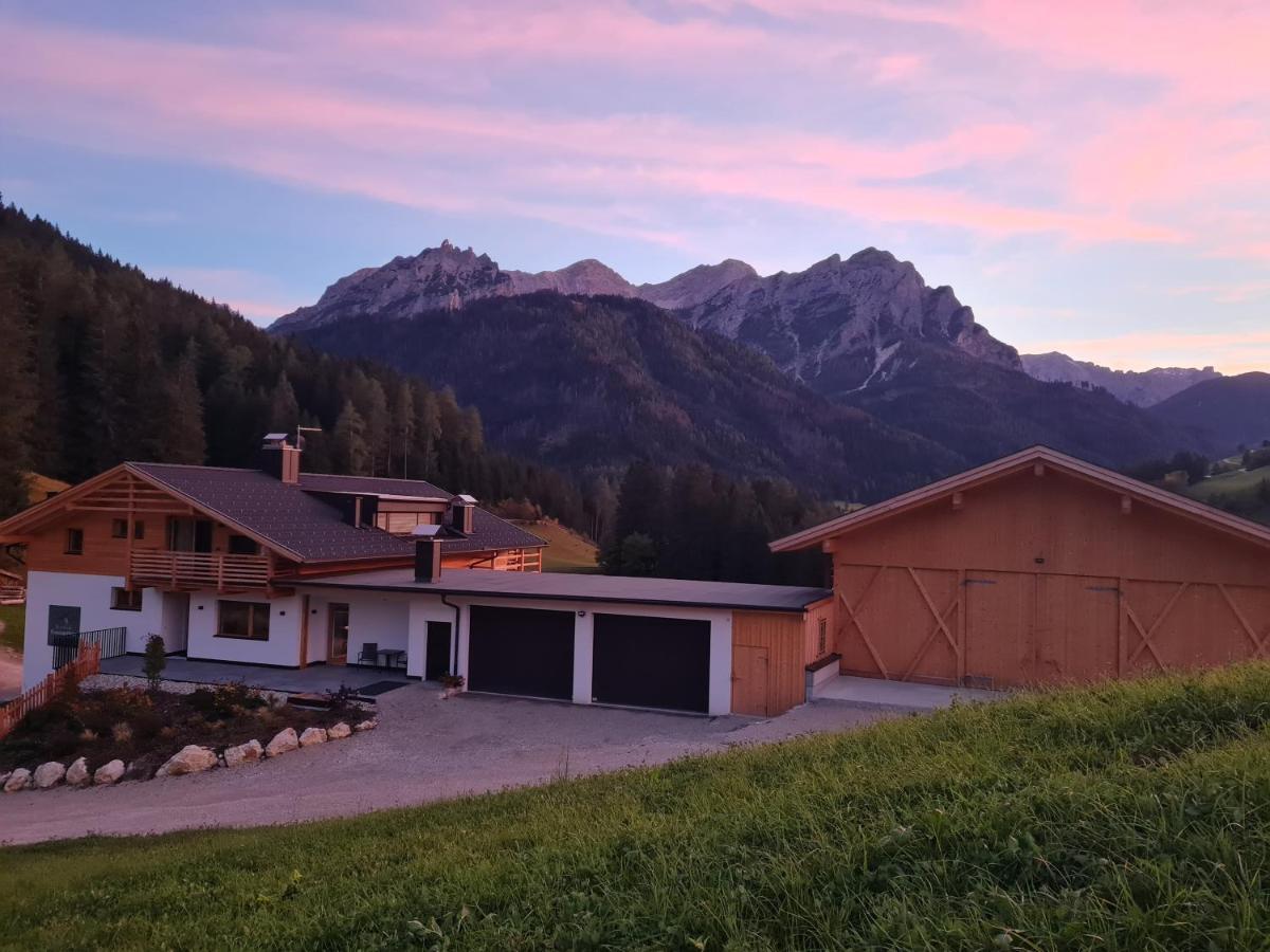 Biohof Untergroeber Apartamento Braies  Exterior foto